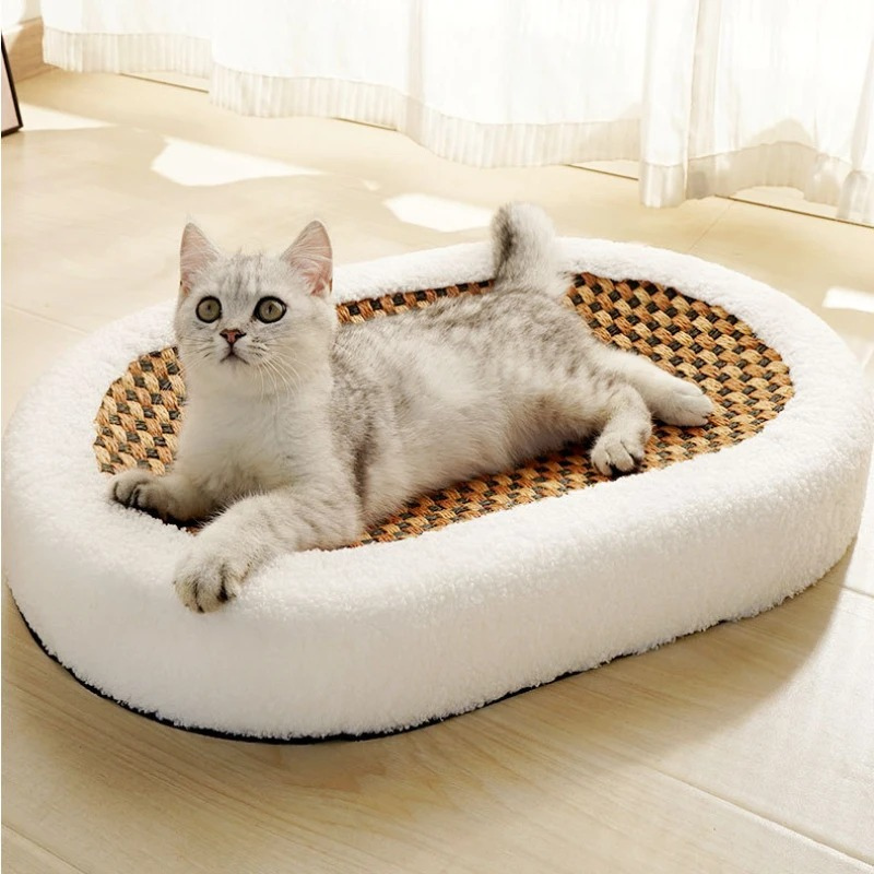 ScratchLounge - Luxurious Plush Cat Bed with Scratchable Surface
